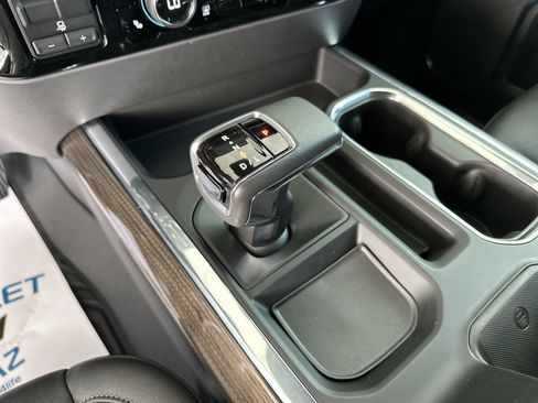 Used 2022 Chevrolet Silverado 1500 LT Trail Boss w/ LT Trail Boss Premium Package AWD/4WD image 16