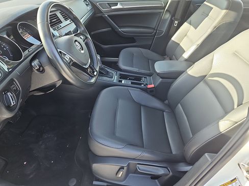Used 2017 Volkswagen e-Golf SEL Premium image 29