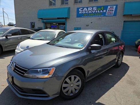 Used 2016 Volkswagen Jetta S image 3