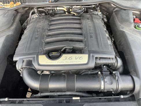 Used 2014 Porsche Cayenne Platinum Edition image 35