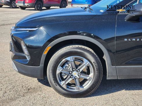 Used 2025 Chevrolet Blazer LT image 8