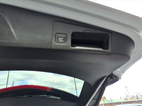 Used 2019 Cadillac XT5 Luxury image 16