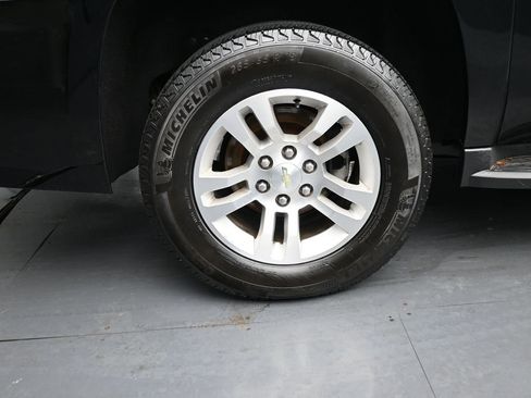 Used 2015 Chevrolet Suburban LT image 10