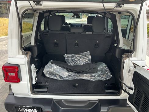Used 2025 Jeep Wrangler Sahara w/ Safety Group image 36