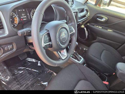 Used 2023 Jeep Renegade Latitude AWD/4WD image 12
