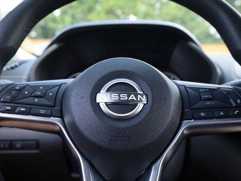 Used 2025 Nissan Sentra SV FWD image 8