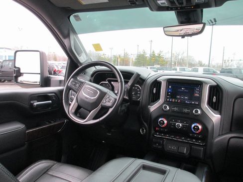 Certified 2021 GMC Sierra 2500 Denali w/ Denali Black Diamond Edition image 28