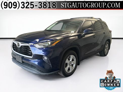 Used 2022 Toyota Highlander LE FWD image 1