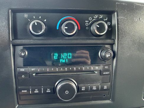 Used 2014 Chevrolet Express 2500 image 35