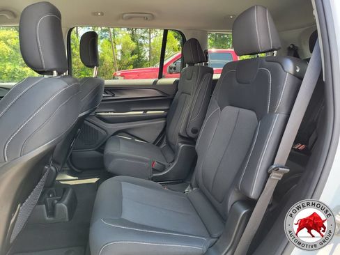 Used 2023 Jeep Grand Cherokee L Laredo AWD/4WD image 16