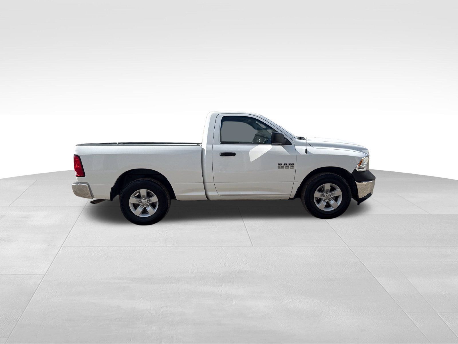 Used 2018 RAM 1500 Tradesman w/ Chrome Appearance Group RWD image 6
