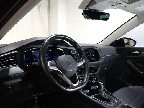 Used 2022 Volkswagen Jetta SE w/ Panoramic Sunroof Package image 12