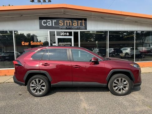 Used 2021 Toyota RAV4 XLE Premium image 8