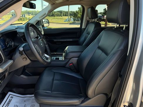 Used 2023 Ford Expedition XLT RWD image 11