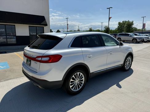 Used 2016 Lincoln MKX Select w/ Select Plus Package AWD/4WD image 16