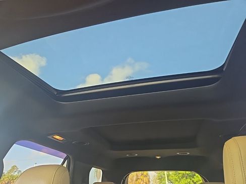 Used 2016 Ford Explorer XLT w/ Equipment Group 202A image 4