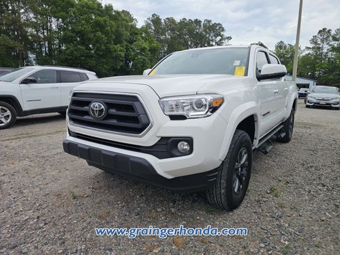 Used 2023 Toyota Tacoma SR5 w/ Technology Package RWD image 2