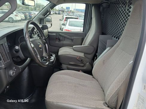 Used 2018 Chevrolet Express 3500 Extended w/ Driver Convenience Package RWD image 9