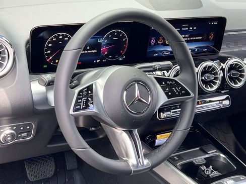 New 2026 Mercedes-Benz GLB 250 4MATIC image 21