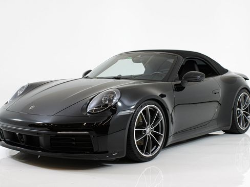 Used 2020 Porsche 911 Carrera RWD image 3