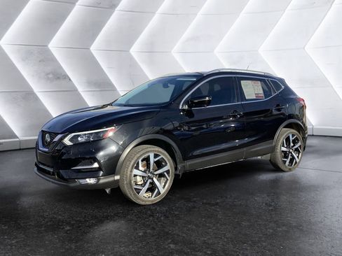 Used 2022 Nissan Rogue Sport SL w/ Premium Package image 3