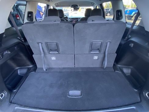 Used 2023 Jeep Grand Cherokee L Laredo image 23