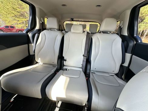 New 2026 Kia Carnival EX image 26