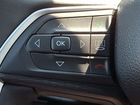 Certified 2023 Jeep Grand Cherokee Altitude AWD/4WD image 22