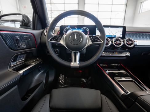 Used 2024 Mercedes-Benz GLB 250 w/ Exclusive Package image 9