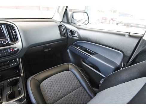 Used 2017 Chevrolet Colorado Z71 w/ Z71 Midnight Edition AWD/4WD image 9