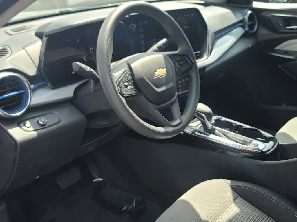 Used 2025 Chevrolet Trax LT FWD image 15