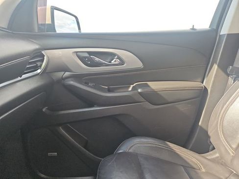 Used 2018 Chevrolet Traverse LT FWD image 11