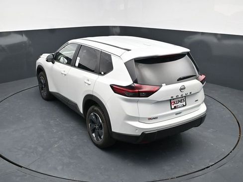 Used 2025 Nissan Rogue SV image 43