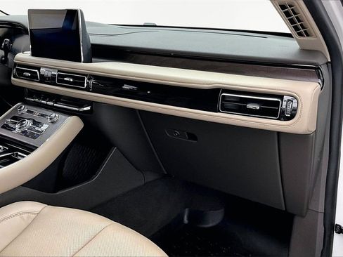 Used 2023 Lincoln Aviator Reserve w/ Equipment Group 201A image 17