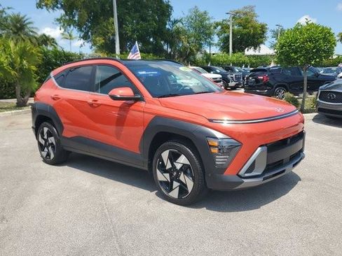 Certified 2025 Hyundai Kona Limited AWD/4WD image 3