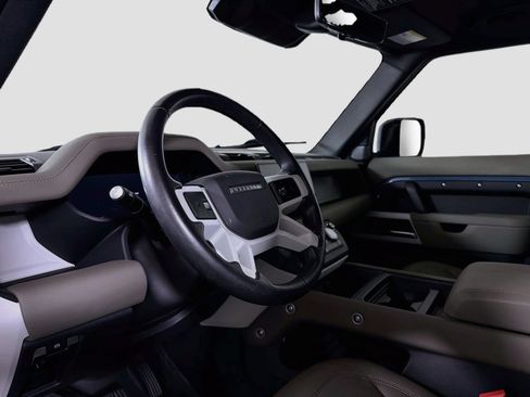 Used 2024 Land Rover Defender 110 SE AWD/4WD image 10