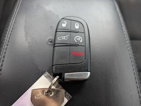 Used 2016 Jeep Grand Cherokee Laredo RWD image 31