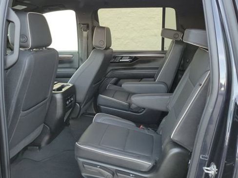 Used 2025 Chevrolet Suburban Premier image 12