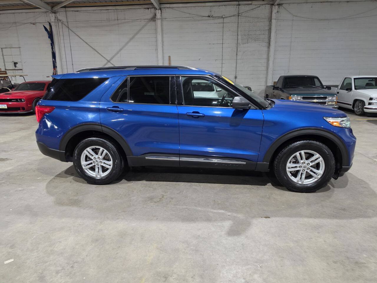 Used 2020 Ford Explorer XLT w/ Equipment Group 202A AWD/4WD image 15
