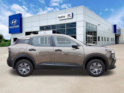 Used 2025 Nissan Kicks S FWD image 4