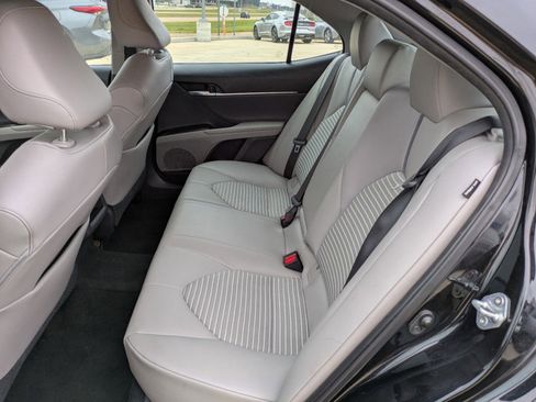 Used 2021 Toyota Camry SE image 10