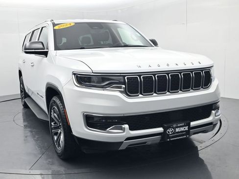 Used 2024 Jeep Wagoneer L Series II w/ Flexible Seating Group image 2