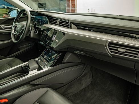 Used 2021 Audi e-tron Premium w/ Convenience Plus Package image 35