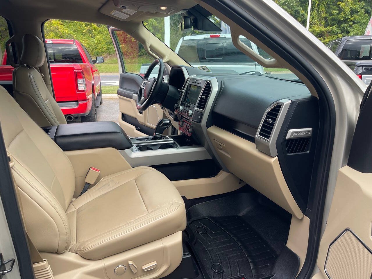 Used 2017 Ford F150 Lariat w/ Equipment Group 502A Luxury AWD/4WD image 32