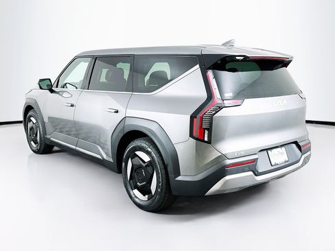 Used 2024 Kia EV9 Light RWD image 5