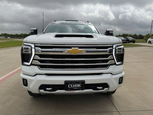 Used 2024 Chevrolet Silverado 2500 High Country w/ Technology Package AWD/4WD image 10