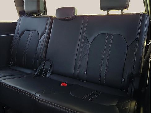 Used 2023 Ford Expedition Platinum image 9