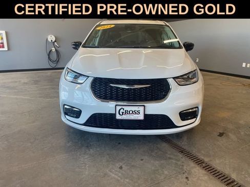 Used 2024 Chrysler Pacifica Touring-L FWD image 3