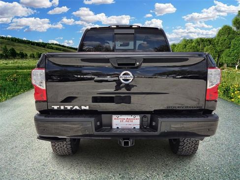 Used 2021 Nissan Titan SV w/ SV Convenience Package image 5