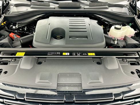 New 2026 Land Rover Range Rover SE image 29
